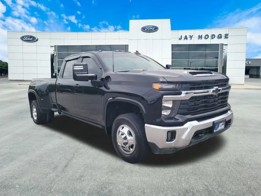 2024 Chevrolet Silverado 3500HD LT photo 1