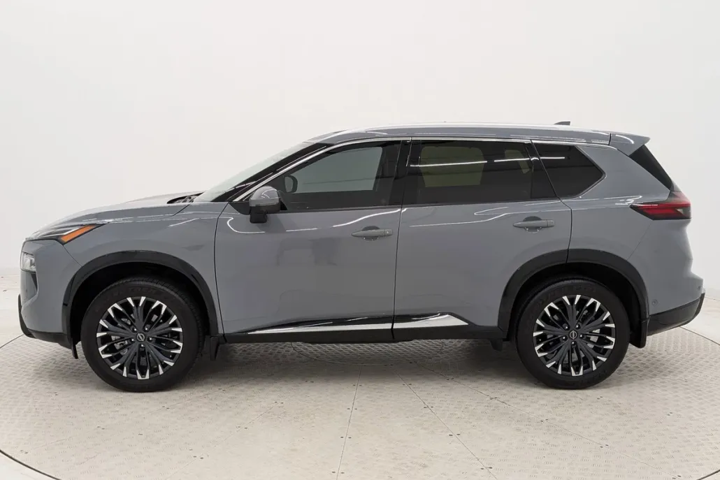 2024 Nissan Rogue Platinum photo 1