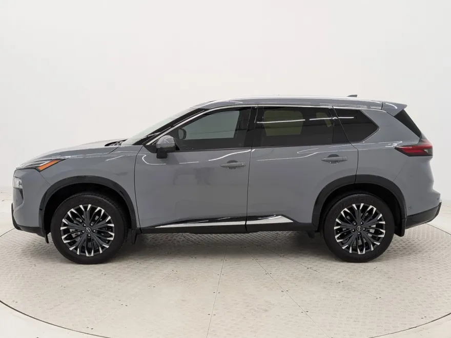 2024 Nissan Rogue Platinum photo 1
