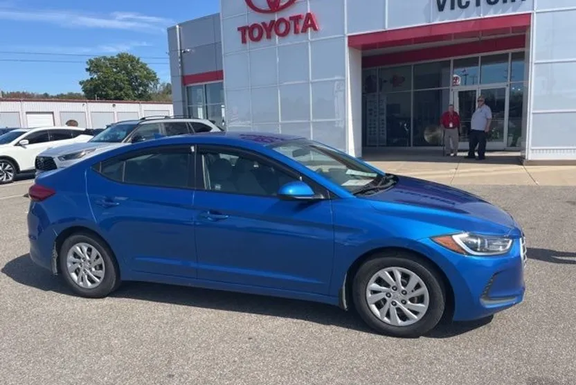 2017 Hyundai Elantra SE photo 1