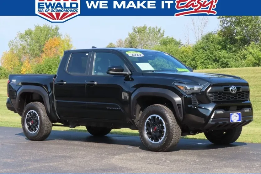 2024 Toyota Tacoma TRD Off-Road photo 1