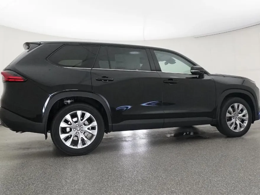 2025 Toyota Grand Highlander Limited photo 1