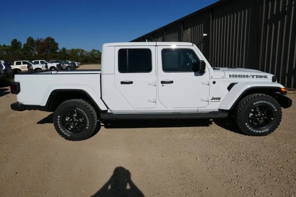 2025 Jeep Gladiator Sport photo 1