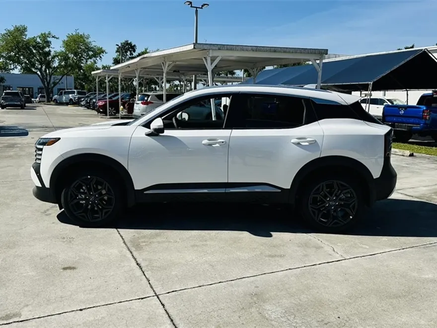2026 Nissan Kicks SR photo 1