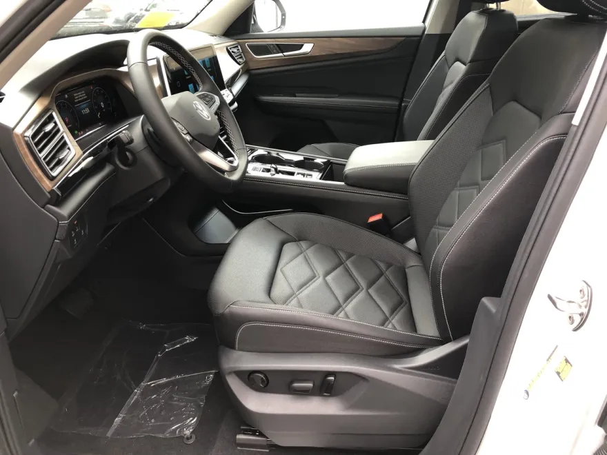 2026 Volkswagen Atlas SE Technology photo 1