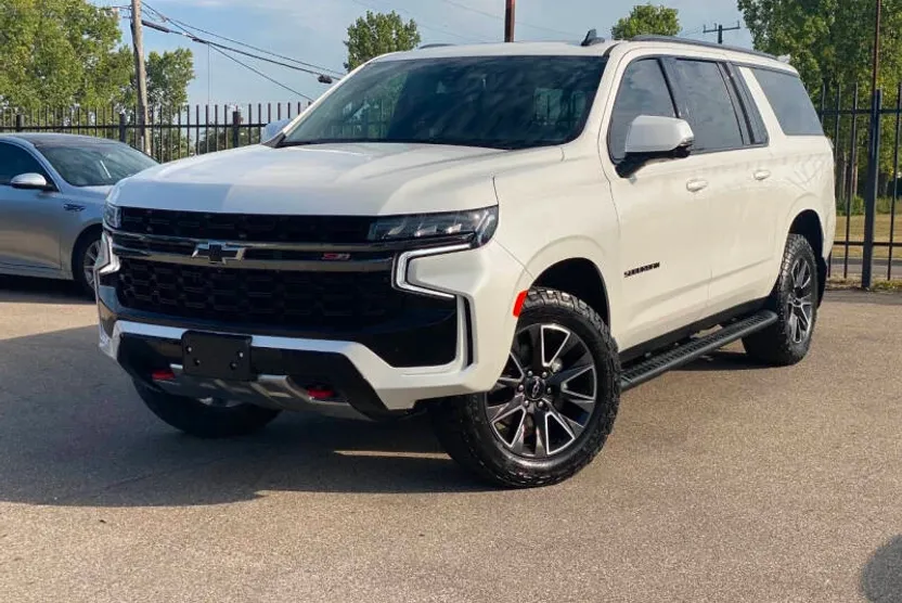 2022 Chevrolet Suburban Z71 photo 1
