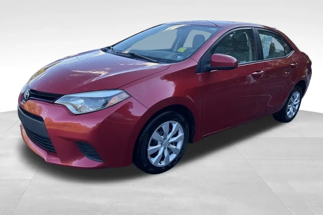 2014 Toyota Corolla LE photo 1