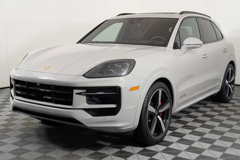 2026 Porsche Cayenne GTS photo 1