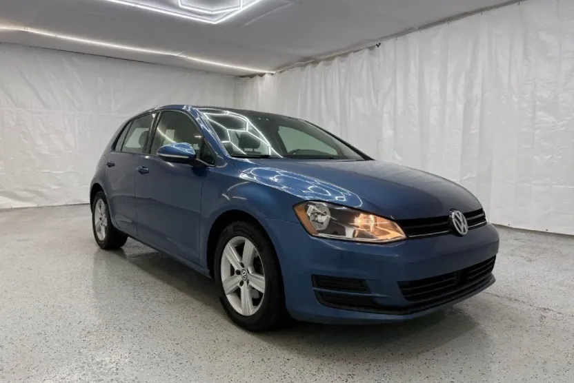 2017 Volkswagen Golf TSI S photo 1