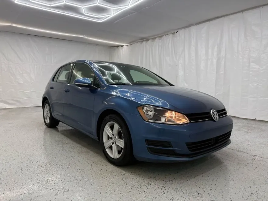 2017 Volkswagen Golf TSI S photo 1