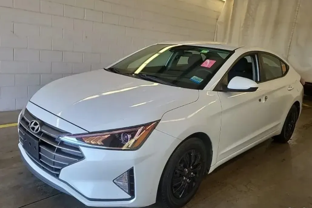 2020 Hyundai Elantra SE photo 1