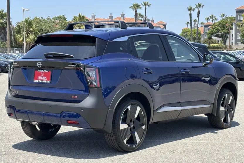 2025 Nissan Kicks SR photo 1