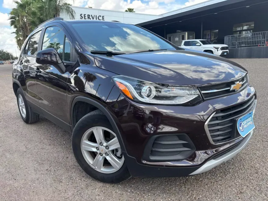 2022 Chevrolet Trax LT photo 1