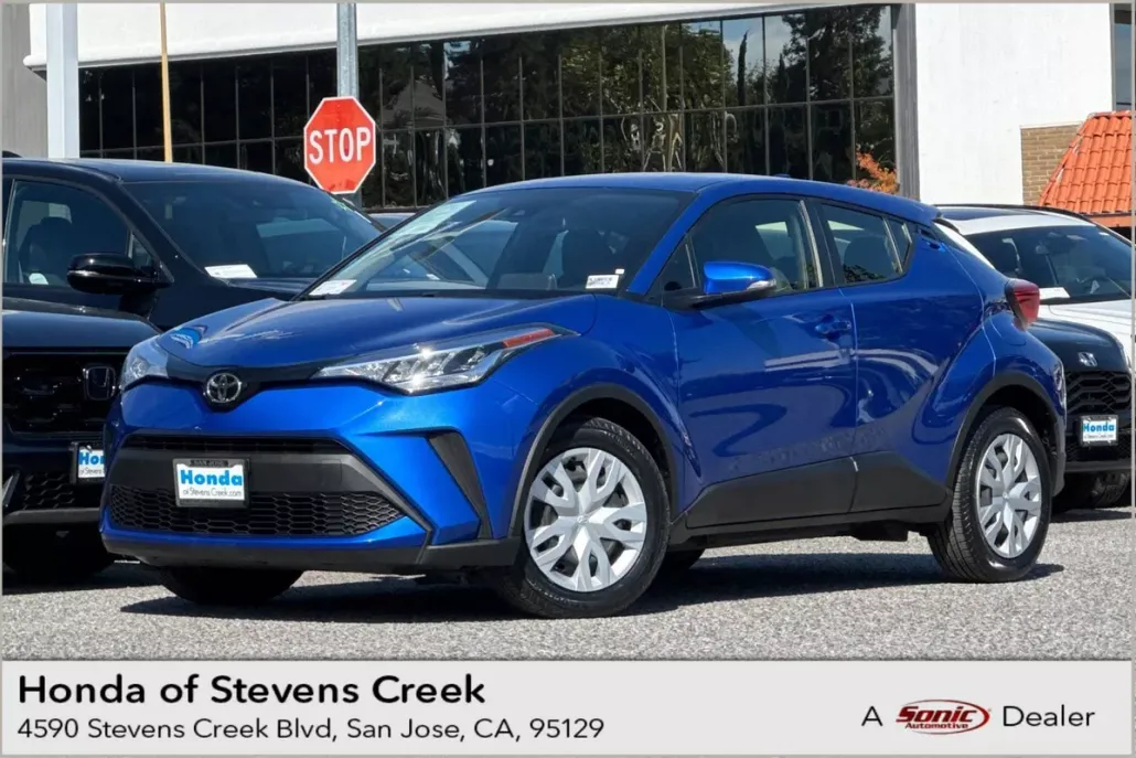 2020 Toyota C-HR LE photo 1