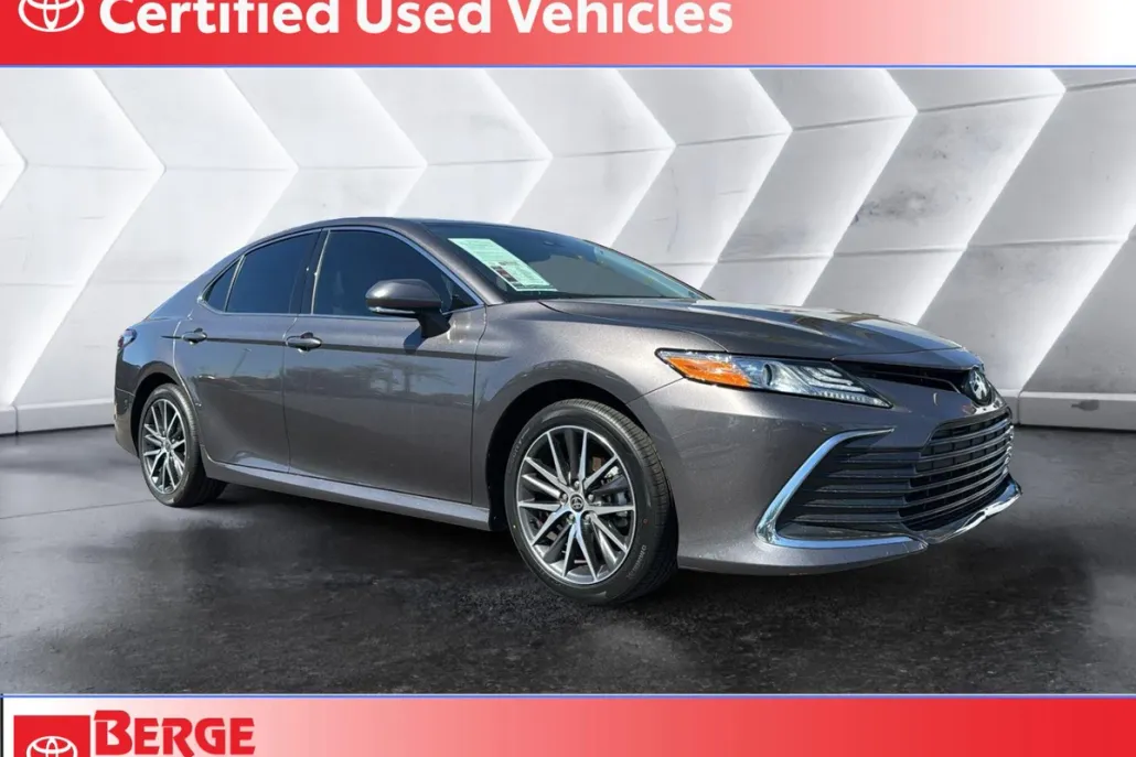 2023 Toyota Camry Hybrid XLE photo 1