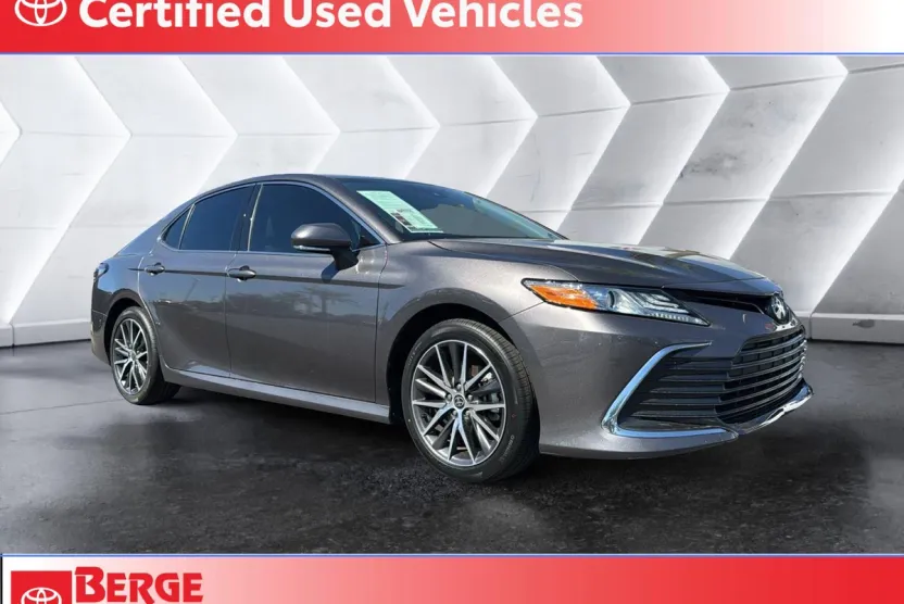 2023 Toyota Camry Hybrid XLE photo 1