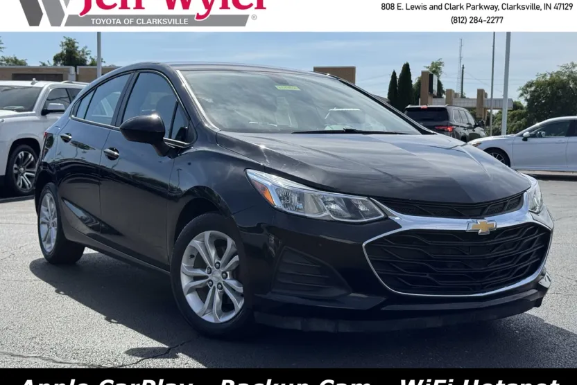 2019 Chevrolet Cruze LS photo 1