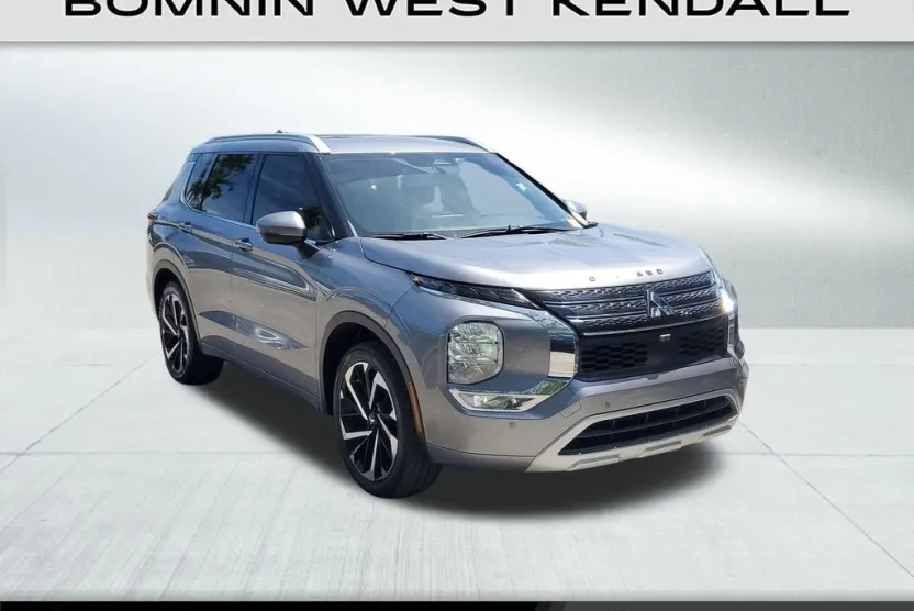 2022 Mitsubishi Outlander SEL photo 1