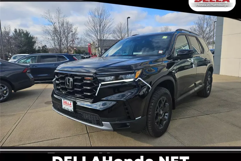 2025 Honda Pilot TrailSport photo 1