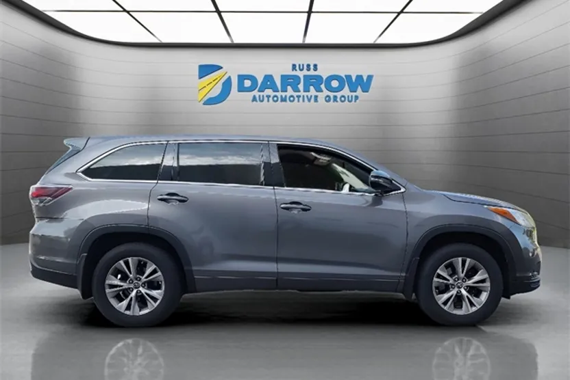 2016 Toyota Highlander LE Plus photo 1