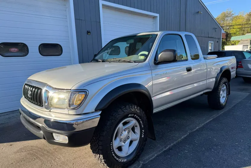 2003 Toyota Tacoma XtraCab V6 4x4 photo 1