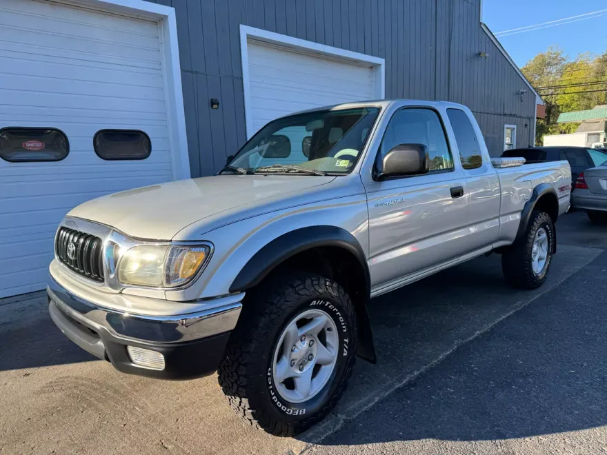 2003 Toyota Tacoma XtraCab V6 4x4 photo 1