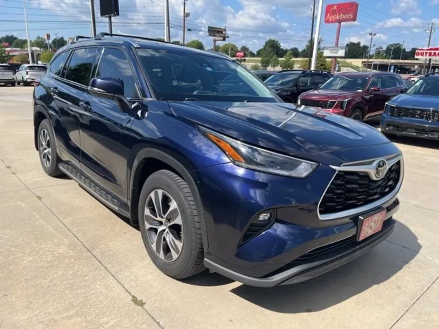 2021 Toyota Highlander XLE Sport photo 1