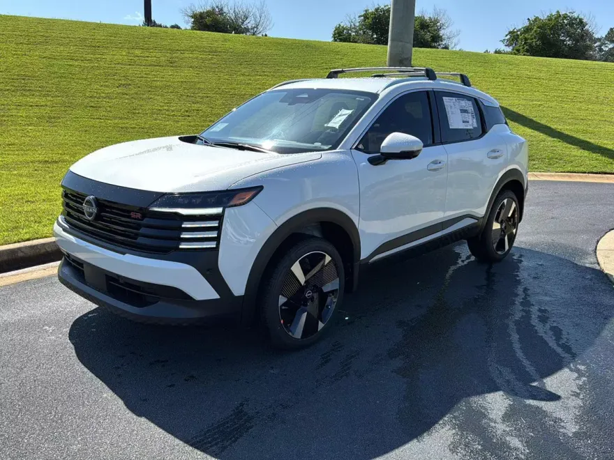 2025 Nissan Kicks SR photo 1
