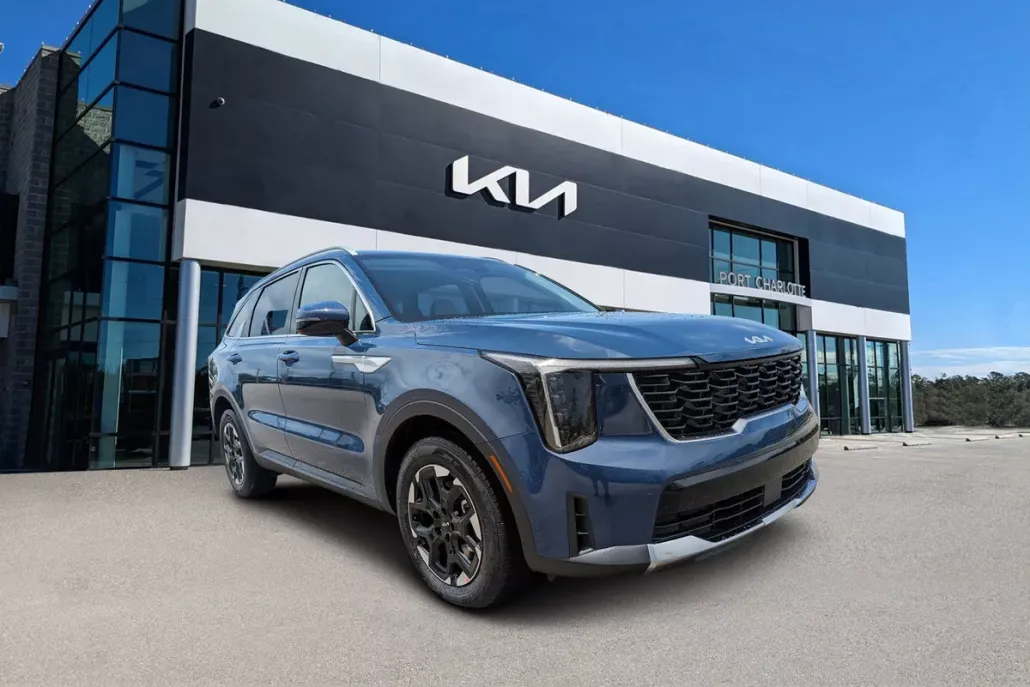 2025 Kia Sorento S photo 1