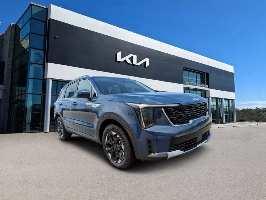 2025 Kia Sorento S photo 1