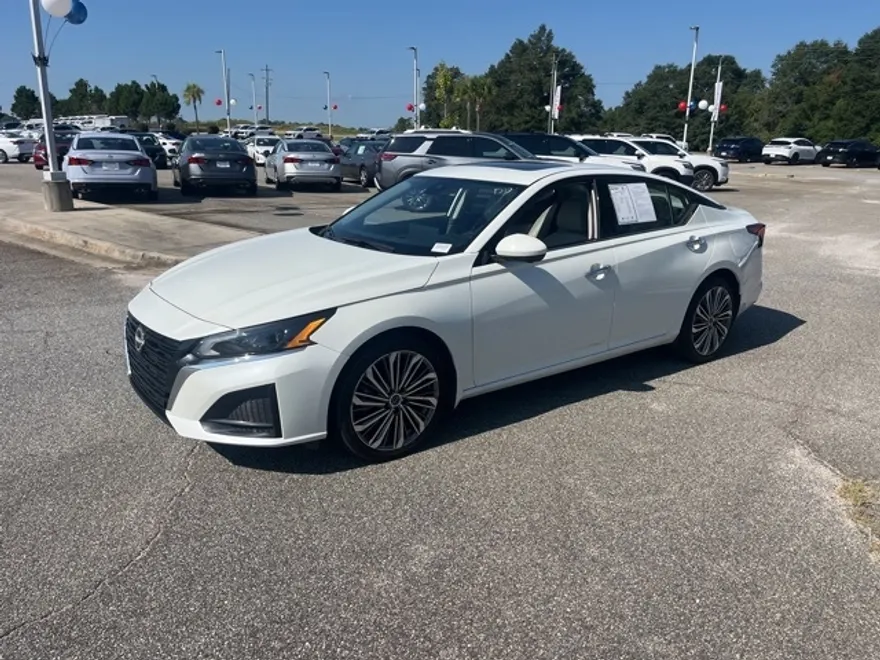 2023 Nissan Altima 2.5 SL photo 1