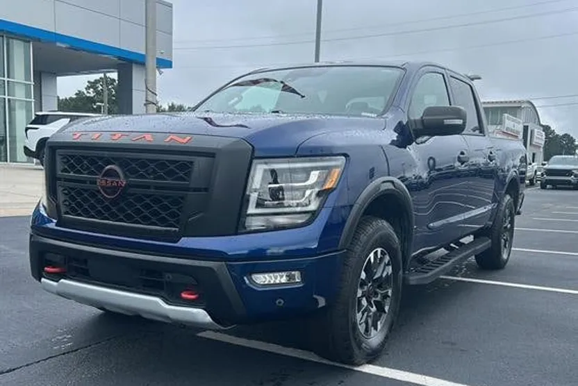 2023 Nissan Titan PRO-4X photo 1
