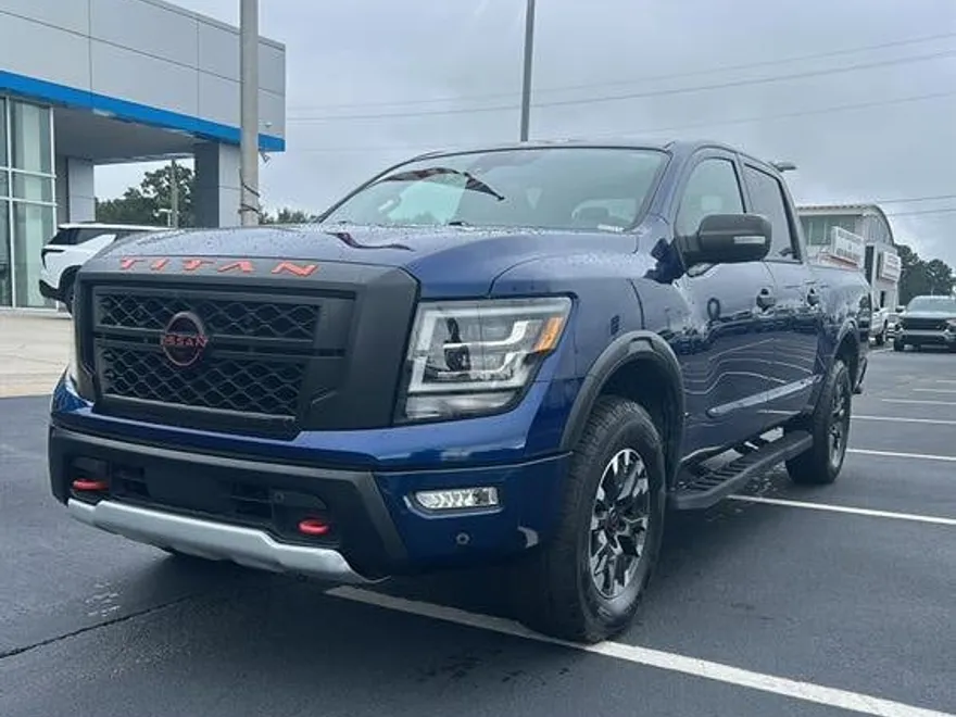 2023 Nissan Titan PRO-4X photo 1