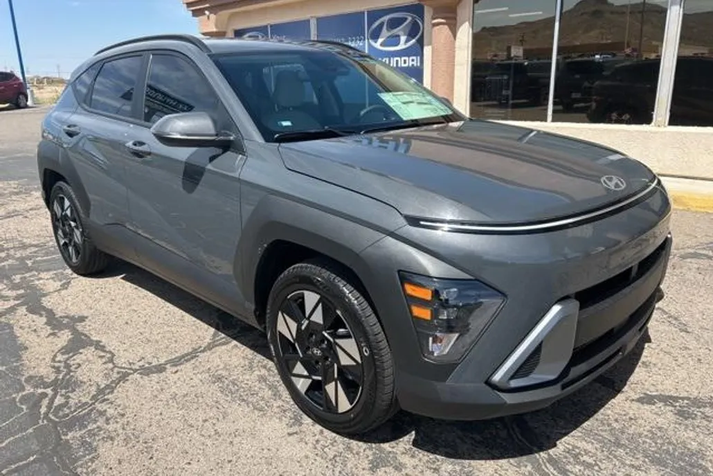 2025 Hyundai Kona SEL photo 1