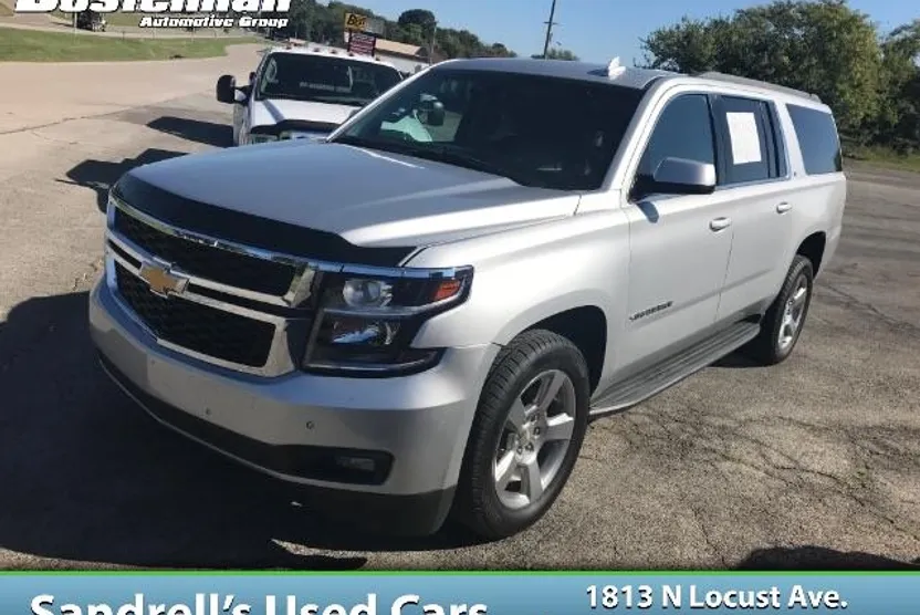 2017 Chevrolet Suburban LT photo 1
