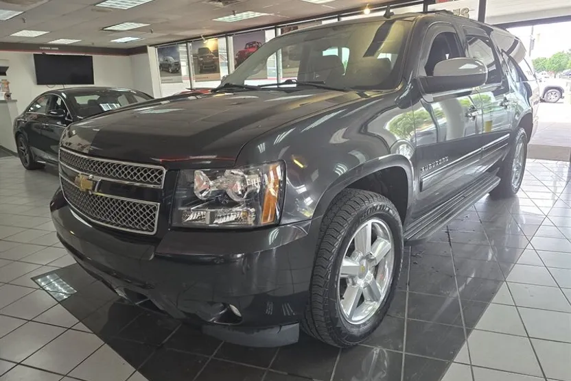 2011 Chevrolet Suburban LTZ photo 1