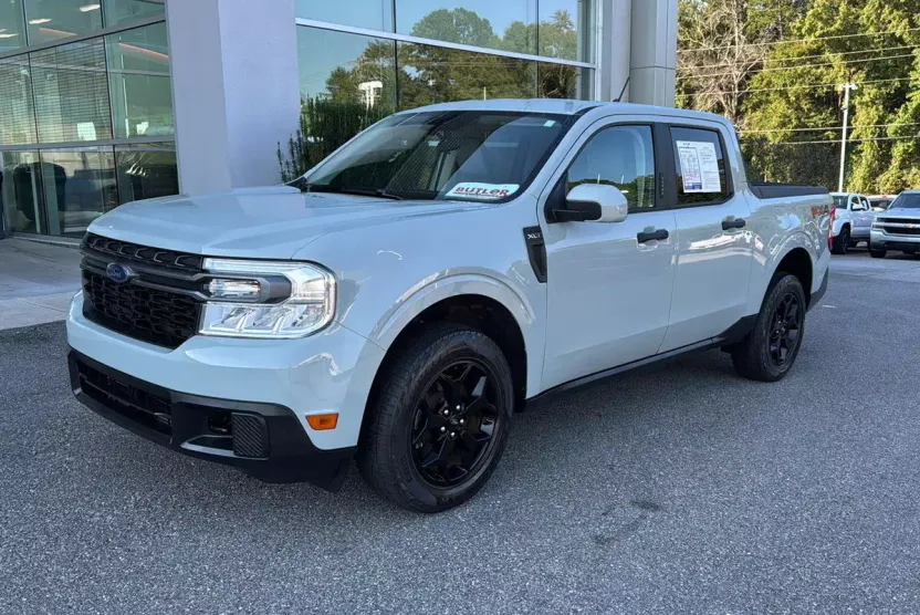 2023 Ford Maverick XLT photo 1