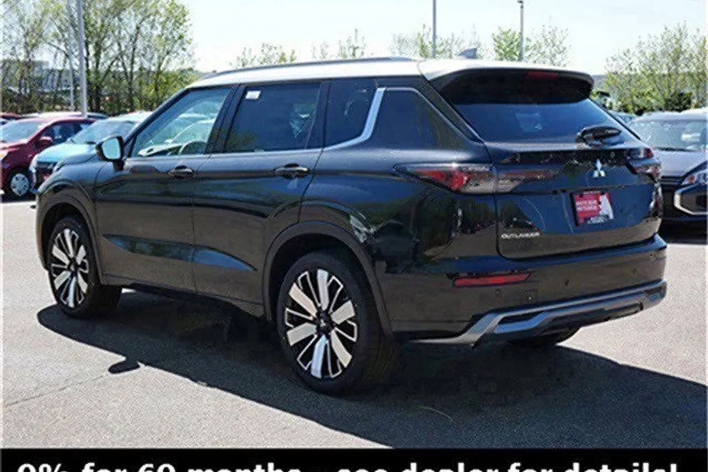2025 Mitsubishi Outlander Platinum photo 1
