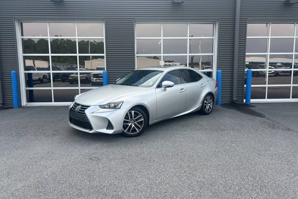 2019 Lexus IS 300 photo 1