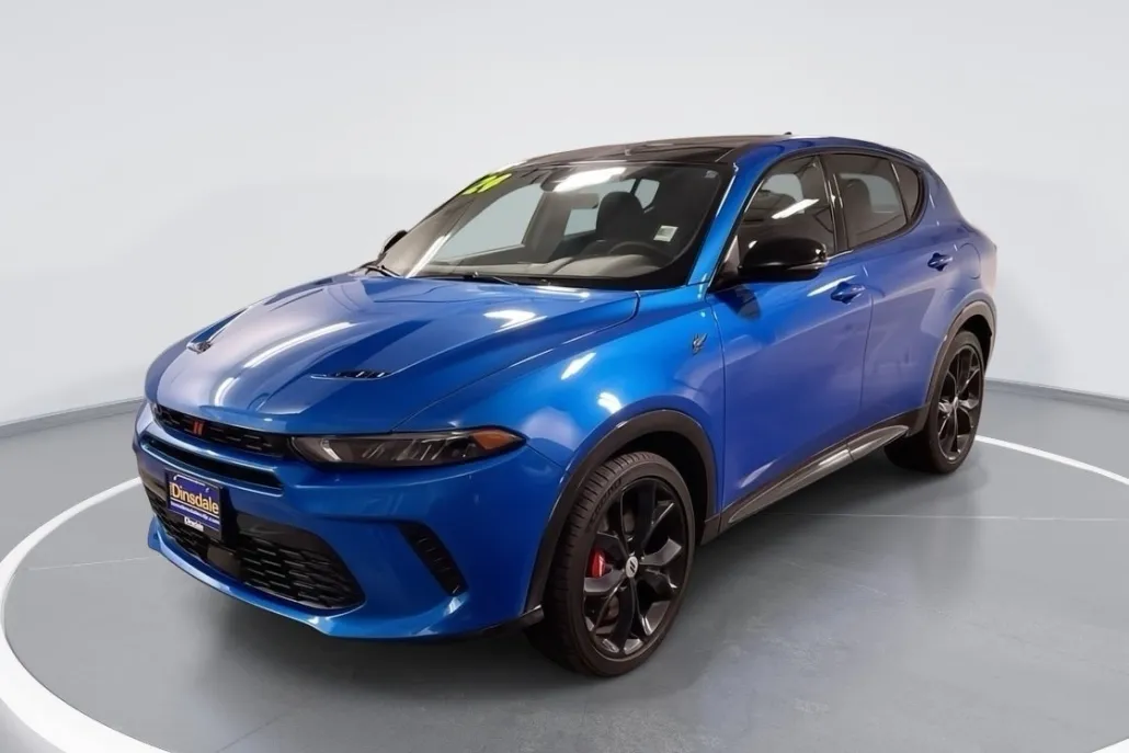 2024 Toyota RAV4 LE photo 1