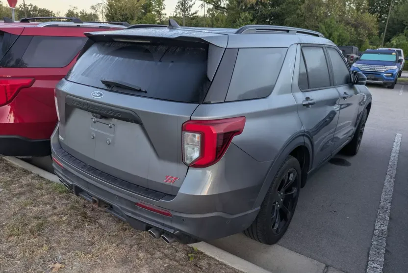 2021 Ford Explorer ST photo 1