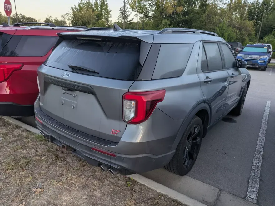 2021 Ford Explorer ST photo 1