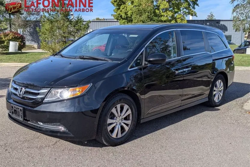 2017 Honda Odyssey SE photo 1