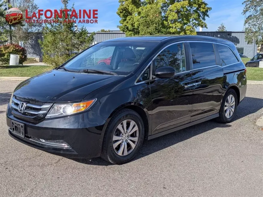 2017 Honda Odyssey SE photo 1