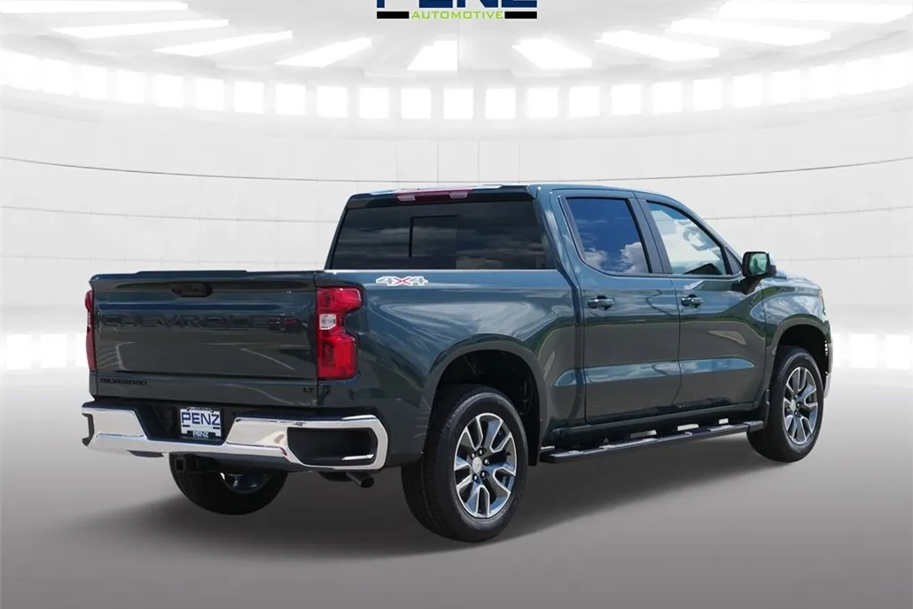 2026 Chevrolet Silverado 1500 LT photo 1