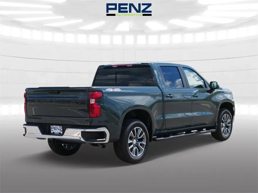 2026 Chevrolet Silverado 1500 LT photo 1