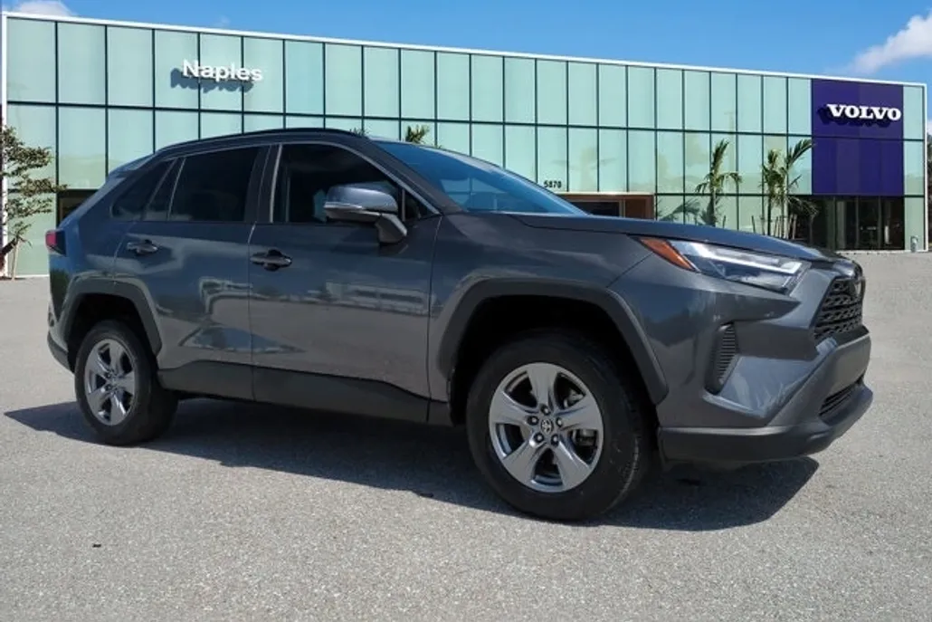 2023 Toyota RAV4 XLE photo 1