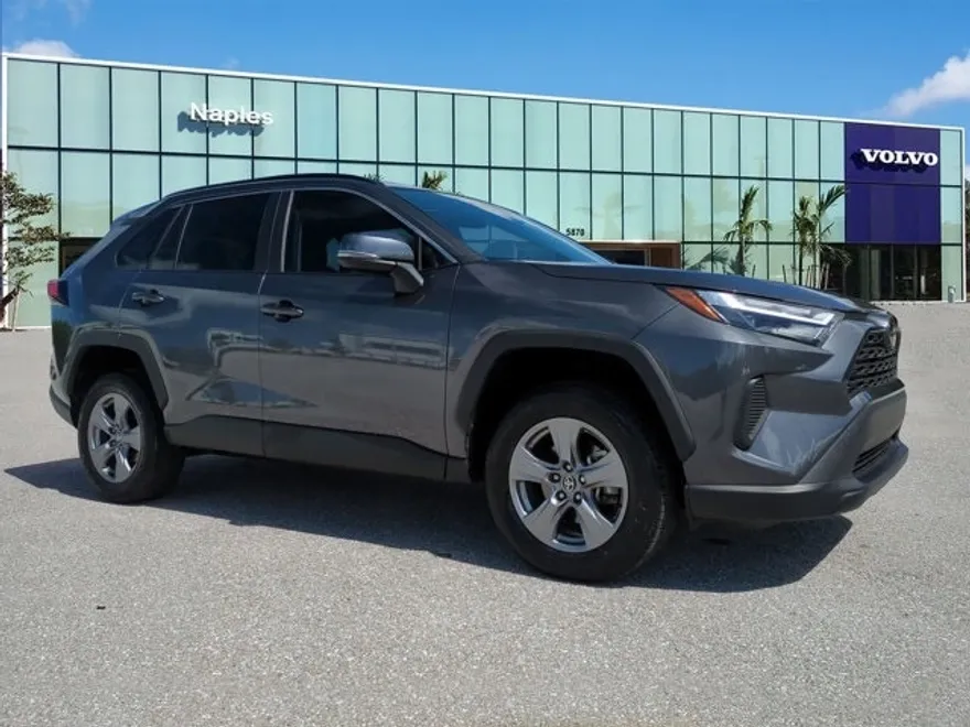 2023 Toyota RAV4 XLE photo 1