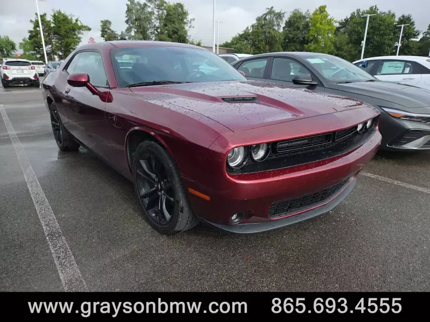 2018 Dodge Challenger SXT photo 1
