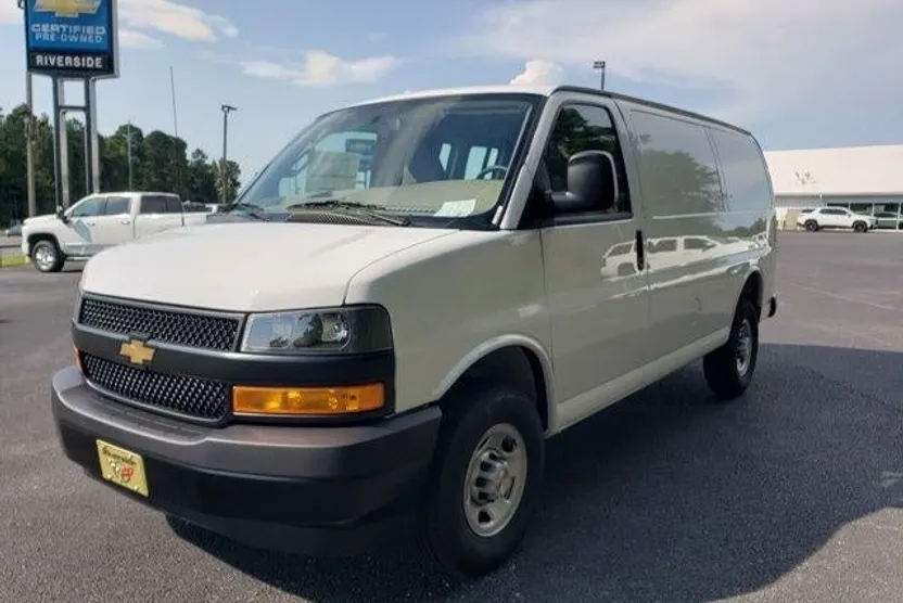 2025 Chevrolet Express Cargo 2500 Base photo 1